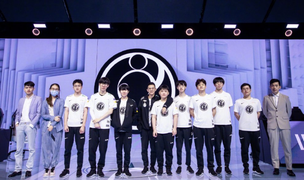 在中路高位 在中路高位